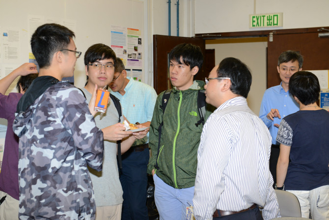 Dr. H.H. Cheung giving academic advice to our Year 2 students