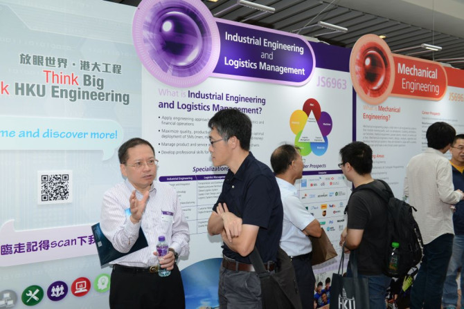 Dr. LK Chu introducing our Department and programmes to the visitors.