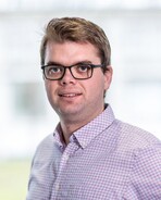 Dr. Luuk Veelenturf