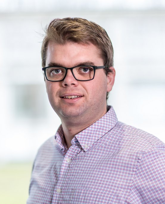 Dr. Luuk Veelenturf