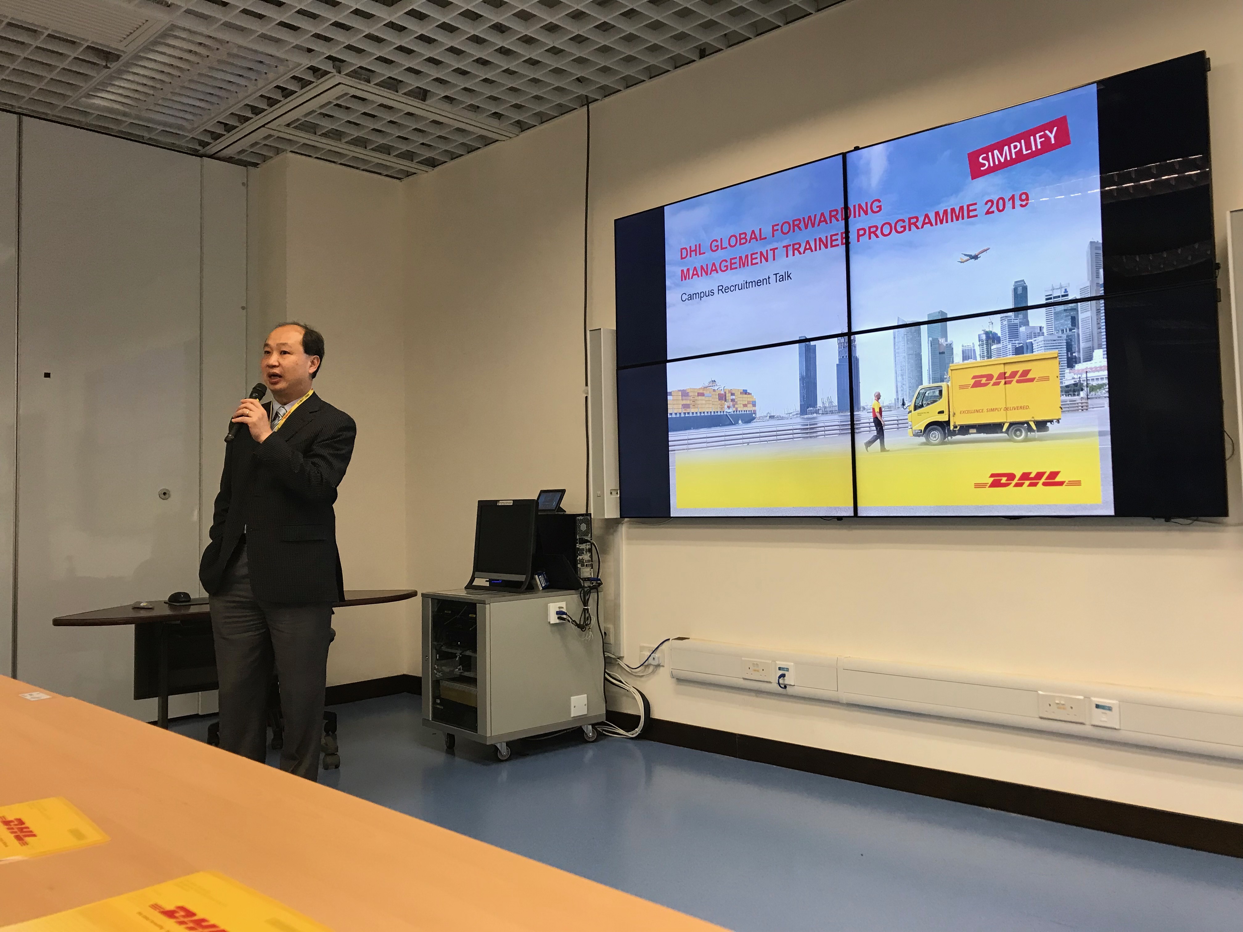 Dr. K K Lai introducing the DHL MT Programme